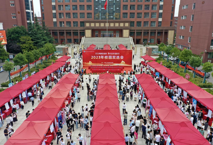 河南科技工程专修学院成功举办2023年校园双选会(图3)