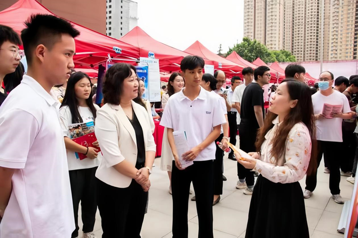 河南科技工程专修学院成功举办2023年校园双选会(图2)